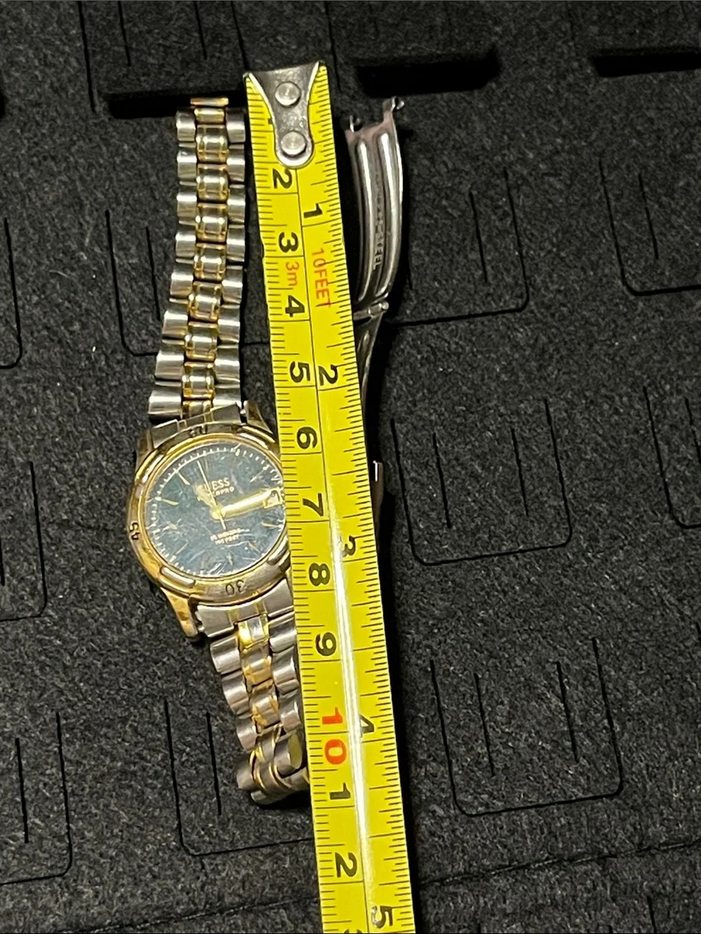 Guess women watch